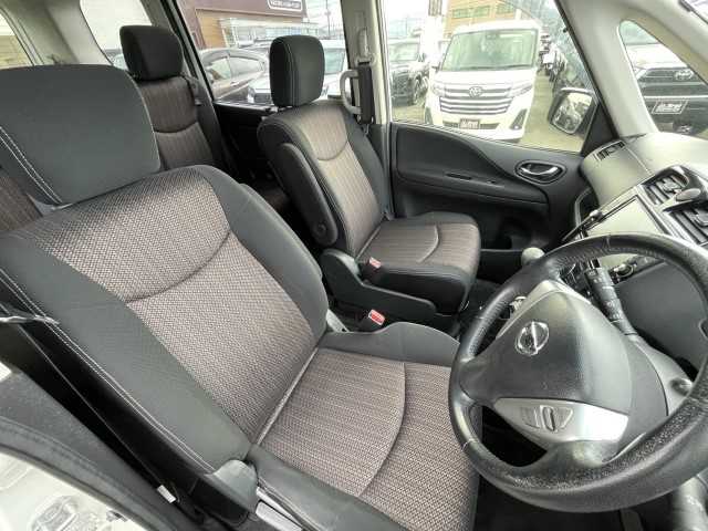 日産 セレナ ハイウェイスター Aセーフティ 岩手県 2014(平26)年 8.4万km ブリリアントホワイトパール 純正SDナビ/フリップダウンモニター/4WD/片側パワースライドドア/クルーズコントロール/電動格納ミラー/バックカメラ/WAC/アイドリングストップ/全方位カメラ