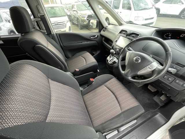 日産 セレナ ハイウェイスター Aセーフティ 岩手県 2014(平26)年 8.4万km ブリリアントホワイトパール 純正SDナビ/フリップダウンモニター/4WD/片側パワースライドドア/クルーズコントロール/電動格納ミラー/バックカメラ/WAC/アイドリングストップ/全方位カメラ