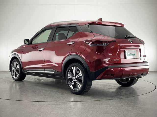 日産 キックス X 宮崎県 2021(令3)年 5.5万km ラディアントレッド 禁煙車/エマージェンシーブレーキ/純正9型ナビTV/（CD/DVD/Bluetooth/FMAM/フルセグTV)/純正ETC/純正LEDオートライト/純正LEDフォグ/純正17インチアルミ/純正フロアマット/プロパイロット/アラウンドビューモニター/クリアランスソナー/電子パーキング/オートホールド/ステアリングヒーター/前席シートヒーター/オートエアコン/本革巻ハンドル/ハーフレザーシート/インテリジェントキー/プッシュエンジンスタート/新車時保証書/取扱い説明書