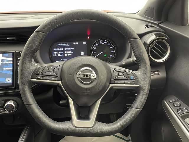 日産 キックス X 宮崎県 2021(令3)年 5.5万km ラディアントレッド 禁煙車/エマージェンシーブレーキ/純正9型ナビTV/（CD/DVD/Bluetooth/FMAM/フルセグTV)/純正ETC/純正LEDオートライト/純正LEDフォグ/純正17インチアルミ/純正フロアマット/プロパイロット/アラウンドビューモニター/クリアランスソナー/電子パーキング/オートホールド/ステアリングヒーター/前席シートヒーター/オートエアコン/本革巻ハンドル/ハーフレザーシート/インテリジェントキー/プッシュエンジンスタート/新車時保証書/取扱い説明書