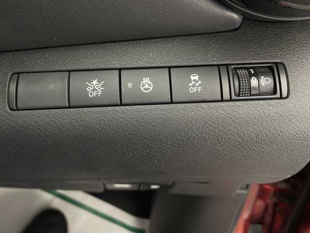 日産 キックス X 宮崎県 2021(令3)年 5.5万km ラディアントレッド 禁煙車/エマージェンシーブレーキ/純正9型ナビTV/（CD/DVD/Bluetooth/FMAM/フルセグTV)/純正ETC/純正LEDオートライト/純正LEDフォグ/純正17インチアルミ/純正フロアマット/プロパイロット/アラウンドビューモニター/クリアランスソナー/電子パーキング/オートホールド/ステアリングヒーター/前席シートヒーター/オートエアコン/本革巻ハンドル/ハーフレザーシート/インテリジェントキー/プッシュエンジンスタート/新車時保証書/取扱い説明書