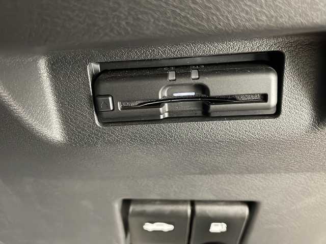 日産 キックス X 宮崎県 2021(令3)年 5.5万km ラディアントレッド 禁煙車/エマージェンシーブレーキ/純正9型ナビTV/（CD/DVD/Bluetooth/FMAM/フルセグTV)/純正ETC/純正LEDオートライト/純正LEDフォグ/純正17インチアルミ/純正フロアマット/プロパイロット/アラウンドビューモニター/クリアランスソナー/電子パーキング/オートホールド/ステアリングヒーター/前席シートヒーター/オートエアコン/本革巻ハンドル/ハーフレザーシート/インテリジェントキー/プッシュエンジンスタート/新車時保証書/取扱い説明書