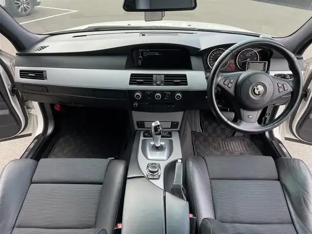 ＢＭＷ ５２５ｉ Mスポーツ 東京都 2010(平22)年 13.4万km 白 純正ナビ/バックカメラ/ETC/ハーフレザーシート/パワーシート/HIDヘッドライト/スマートキー/プッシュスタート