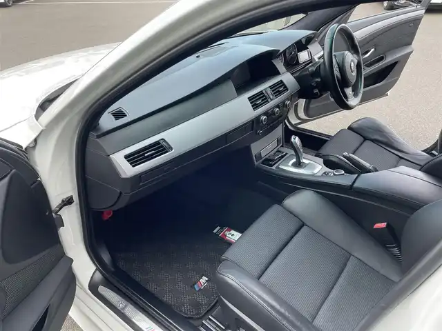 ＢＭＷ ５２５ｉ Mスポーツ 東京都 2010(平22)年 13.4万km 白 純正ナビ/バックカメラ/ETC/ハーフレザーシート/パワーシート/HIDヘッドライト/スマートキー/プッシュスタート