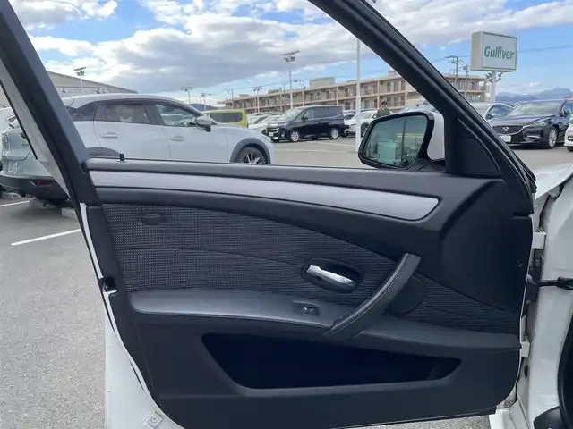 ＢＭＷ ５２５ｉ Mスポーツ 東京都 2010(平22)年 13.4万km 白 純正ナビ/バックカメラ/ETC/ハーフレザーシート/パワーシート/HIDヘッドライト/スマートキー/プッシュスタート