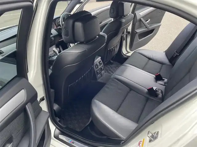 ＢＭＷ ５２５ｉ Mスポーツ 東京都 2010(平22)年 13.4万km 白 純正ナビ/バックカメラ/ETC/ハーフレザーシート/パワーシート/HIDヘッドライト/スマートキー/プッシュスタート