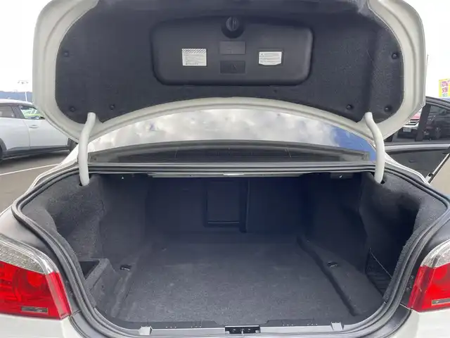 ＢＭＷ ５２５ｉ Mスポーツ 東京都 2010(平22)年 13.4万km 白 純正ナビ/バックカメラ/ETC/ハーフレザーシート/パワーシート/HIDヘッドライト/スマートキー/プッシュスタート