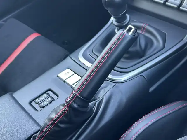 スバル ＢＲＺ S 群馬県 2022(令4)年 0.9万km WRブルーパール 6MT車/純正9インチナビ/（CD/DVD/SD/Bluetooth/SD）/フルセグテレビ/バックカメラ/クルーズコントロール/ハーフレザーシート/シートヒーター/純正ドライブレコーダー/ETC/プッシュスタート/LEDヘッドランプ/ステアリングリモコン/純正18インチアルミホイール/保証書/取扱説明書/スペアーキー1本