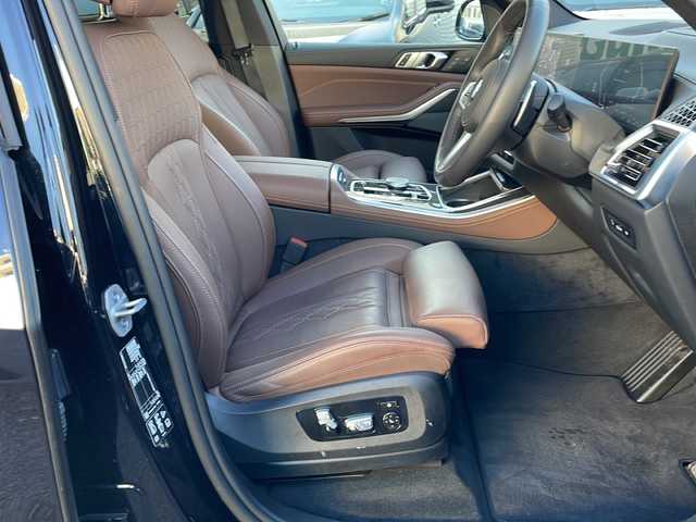 ＢＭＷ ＢＭＷ Ｘ５ xDrive 40d Mスポーツ 東京都 2025(令7)年 0.7万km カーボンブラックM ワンオーナー/新車時保証書　取扱説明書/ドライビングアシスト/緊急時のブレーキ・アシスト/ステアリング&レーン・コントロール・アシスト/ACC（アクティブ・クルーズ・コントロール）/レーン・チェンジ・ウォーニング＆レーン・チェンジ・アシスト/パーキング・アシスト/純正ナビ/フルセグTV/USB/BT/AppleCarplay/360度カメラ　ETC/ハーマンカードンオーディオ/純正ドライブレコーダー【前後】/ヘッドアップディスプレイ/パワーシート【フロントメモリー＆マッサージ付】/レザーシート　パノラマガラスサンルーフ/シートヒーター/ベンチレーター/カーボンファイバートリム/LEDヘッドライト/オートライト/パワーバックドア/スマートキー×２/デジタルカードキー×１/ブルーキャリパー/純正22インチアルミ