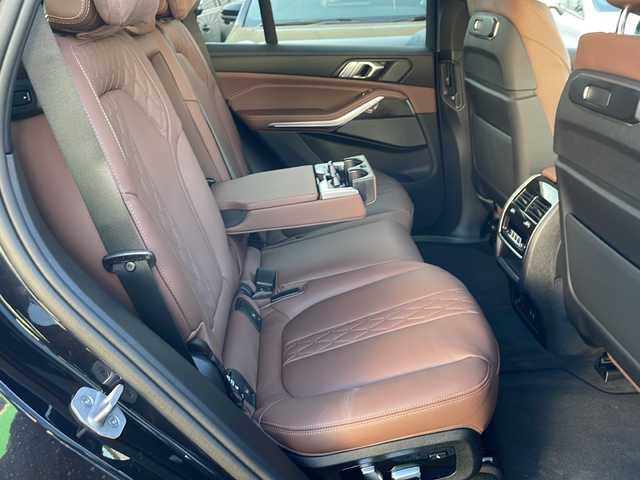 ＢＭＷ ＢＭＷ Ｘ５ xDrive 40d Mスポーツ 東京都 2025(令7)年 0.7万km カーボンブラックM ワンオーナー/新車時保証書　取扱説明書/ドライビングアシスト/緊急時のブレーキ・アシスト/ステアリング&レーン・コントロール・アシスト/ACC（アクティブ・クルーズ・コントロール）/レーン・チェンジ・ウォーニング＆レーン・チェンジ・アシスト/パーキング・アシスト/純正ナビ/フルセグTV/USB/BT/AppleCarplay/360度カメラ　ETC/ハーマンカードンオーディオ/純正ドライブレコーダー【前後】/ヘッドアップディスプレイ/パワーシート【フロントメモリー＆マッサージ付】/レザーシート　パノラマガラスサンルーフ/シートヒーター/ベンチレーター/カーボンファイバートリム/LEDヘッドライト/オートライト/パワーバックドア/スマートキー×２/デジタルカードキー×１/ブルーキャリパー/純正22インチアルミ