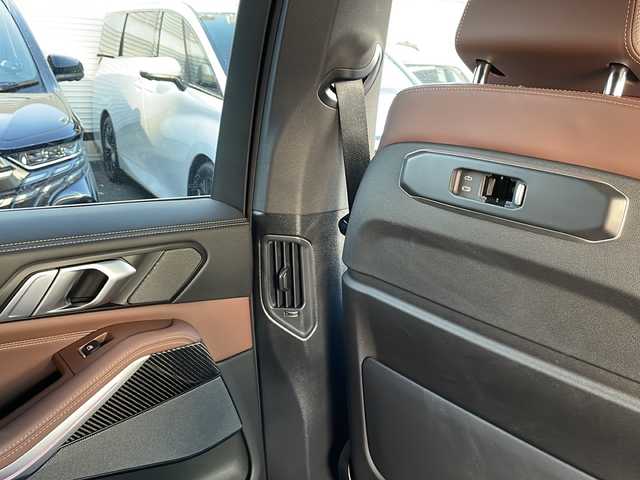 ＢＭＷ ＢＭＷ Ｘ５ xDrive 40d Mスポーツ 東京都 2025(令7)年 0.7万km カーボンブラックM ワンオーナー/新車時保証書　取扱説明書/ドライビングアシスト/緊急時のブレーキ・アシスト/ステアリング&レーン・コントロール・アシスト/ACC（アクティブ・クルーズ・コントロール）/レーン・チェンジ・ウォーニング＆レーン・チェンジ・アシスト/パーキング・アシスト/純正ナビ/フルセグTV/USB/BT/AppleCarplay/360度カメラ　ETC/ハーマンカードンオーディオ/純正ドライブレコーダー【前後】/ヘッドアップディスプレイ/パワーシート【フロントメモリー＆マッサージ付】/レザーシート　パノラマガラスサンルーフ/シートヒーター/ベンチレーター/カーボンファイバートリム/LEDヘッドライト/オートライト/パワーバックドア/スマートキー×２/デジタルカードキー×１/ブルーキャリパー/純正22インチアルミ