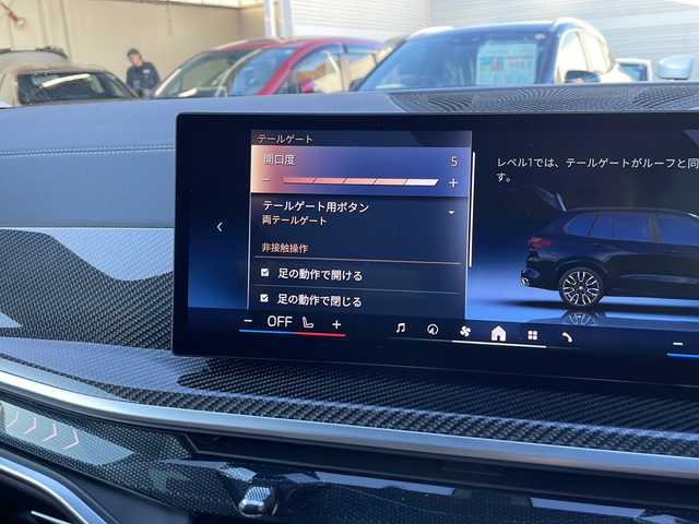 ＢＭＷ ＢＭＷ Ｘ５ xDrive 40d Mスポーツ 東京都 2025(令7)年 0.7万km カーボンブラックM ワンオーナー/新車時保証書　取扱説明書/ドライビングアシスト/緊急時のブレーキ・アシスト/ステアリング&レーン・コントロール・アシスト/ACC（アクティブ・クルーズ・コントロール）/レーン・チェンジ・ウォーニング＆レーン・チェンジ・アシスト/パーキング・アシスト/純正ナビ/フルセグTV/USB/BT/AppleCarplay/360度カメラ　ETC/ハーマンカードンオーディオ/純正ドライブレコーダー【前後】/ヘッドアップディスプレイ/パワーシート【フロントメモリー＆マッサージ付】/レザーシート　パノラマガラスサンルーフ/シートヒーター/ベンチレーター/カーボンファイバートリム/LEDヘッドライト/オートライト/パワーバックドア/スマートキー×２/デジタルカードキー×１/ブルーキャリパー/純正22インチアルミ