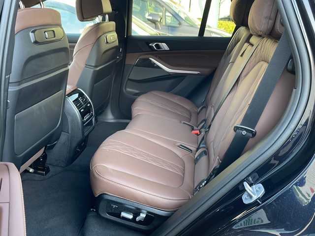 ＢＭＷ ＢＭＷ Ｘ５ xDrive 40d Mスポーツ 東京都 2025(令7)年 0.7万km カーボンブラックM ワンオーナー/新車時保証書　取扱説明書/ドライビングアシスト/緊急時のブレーキ・アシスト/ステアリング&レーン・コントロール・アシスト/ACC（アクティブ・クルーズ・コントロール）/レーン・チェンジ・ウォーニング＆レーン・チェンジ・アシスト/パーキング・アシスト/純正ナビ/フルセグTV/USB/BT/AppleCarplay/360度カメラ　ETC/ハーマンカードンオーディオ/純正ドライブレコーダー【前後】/ヘッドアップディスプレイ/パワーシート【フロントメモリー＆マッサージ付】/レザーシート　パノラマガラスサンルーフ/シートヒーター/ベンチレーター/カーボンファイバートリム/LEDヘッドライト/オートライト/パワーバックドア/スマートキー×２/デジタルカードキー×１/ブルーキャリパー/純正22インチアルミ