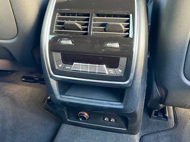 ＢＭＷ ＢＭＷ Ｘ５ xDrive 40d Mスポーツ 東京都 2025(令7)年 0.7万km カーボンブラックM ワンオーナー/新車時保証書　取扱説明書/ドライビングアシスト/緊急時のブレーキ・アシスト/ステアリング&レーン・コントロール・アシスト/ACC（アクティブ・クルーズ・コントロール）/レーン・チェンジ・ウォーニング＆レーン・チェンジ・アシスト/パーキング・アシスト/純正ナビ/フルセグTV/USB/BT/AppleCarplay/360度カメラ　ETC/ハーマンカードンオーディオ/純正ドライブレコーダー【前後】/ヘッドアップディスプレイ/パワーシート【フロントメモリー＆マッサージ付】/レザーシート　パノラマガラスサンルーフ/シートヒーター/ベンチレーター/カーボンファイバートリム/LEDヘッドライト/オートライト/パワーバックドア/スマートキー×２/デジタルカードキー×１/ブルーキャリパー/純正22インチアルミ