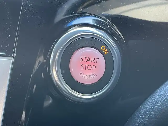 日産 エルグランド 250ハイウェイスター 滋賀県 2013(平25)年 4.9万km ブリリアントホワイトパール 社外８インチナビ/Bluetooth/CD/DVD/USB/フルセグ/ハーフレザー/両側電動スライド/パワーリアゲート/２列目オットマン/フリップダウンモニター/ドラレコ（前後）/バックカメラ/オートライト/プッシュスタート/スマートキー/ステアリングリモコン/ETC