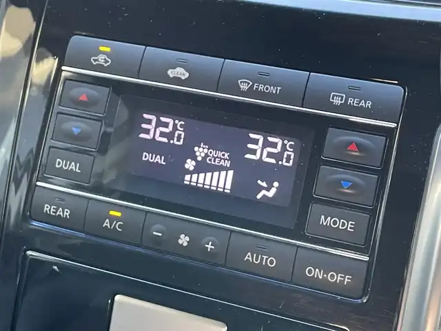 日産 エルグランド 250ハイウェイスター 滋賀県 2013(平25)年 4.9万km ブリリアントホワイトパール 社外８インチナビ/Bluetooth/CD/DVD/USB/フルセグ/ハーフレザー/両側電動スライド/パワーリアゲート/２列目オットマン/フリップダウンモニター/ドラレコ（前後）/バックカメラ/オートライト/プッシュスタート/スマートキー/ステアリングリモコン/ETC