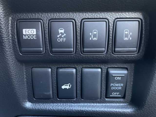 日産 エルグランド 250ハイウェイスター 滋賀県 2013(平25)年 4.9万km ブリリアントホワイトパール 社外８インチナビ/Bluetooth/CD/DVD/USB/フルセグ/ハーフレザー/両側電動スライド/パワーリアゲート/２列目オットマン/フリップダウンモニター/ドラレコ（前後）/バックカメラ/オートライト/プッシュスタート/スマートキー/ステアリングリモコン/ETC