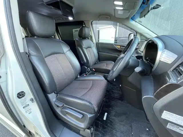 日産 エルグランド 250ハイウェイスター 滋賀県 2013(平25)年 4.9万km ブリリアントホワイトパール 社外８インチナビ/Bluetooth/CD/DVD/USB/フルセグ/ハーフレザー/両側電動スライド/パワーリアゲート/２列目オットマン/フリップダウンモニター/ドラレコ（前後）/バックカメラ/オートライト/プッシュスタート/スマートキー/ステアリングリモコン/ETC