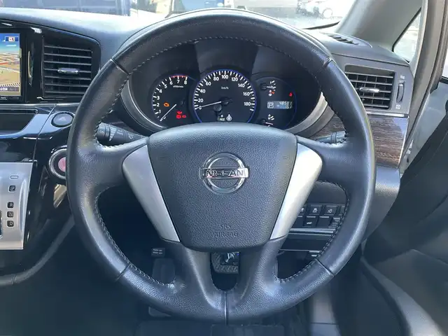 日産 エルグランド 250ハイウェイスター 滋賀県 2013(平25)年 4.9万km ブリリアントホワイトパール 社外８インチナビ/Bluetooth/CD/DVD/USB/フルセグ/ハーフレザー/両側電動スライド/パワーリアゲート/２列目オットマン/フリップダウンモニター/ドラレコ（前後）/バックカメラ/オートライト/プッシュスタート/スマートキー/ステアリングリモコン/ETC