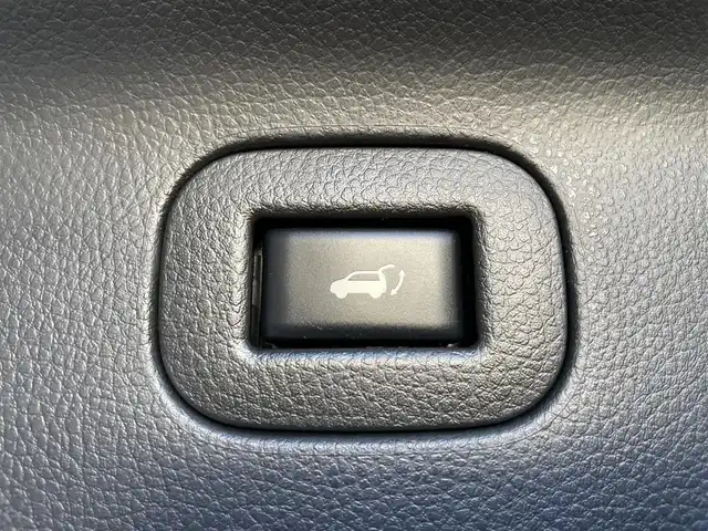 日産 エルグランド 250ハイウェイスター 滋賀県 2013(平25)年 4.9万km ブリリアントホワイトパール 社外８インチナビ/Bluetooth/CD/DVD/USB/フルセグ/ハーフレザー/両側電動スライド/パワーリアゲート/２列目オットマン/フリップダウンモニター/ドラレコ（前後）/バックカメラ/オートライト/プッシュスタート/スマートキー/ステアリングリモコン/ETC