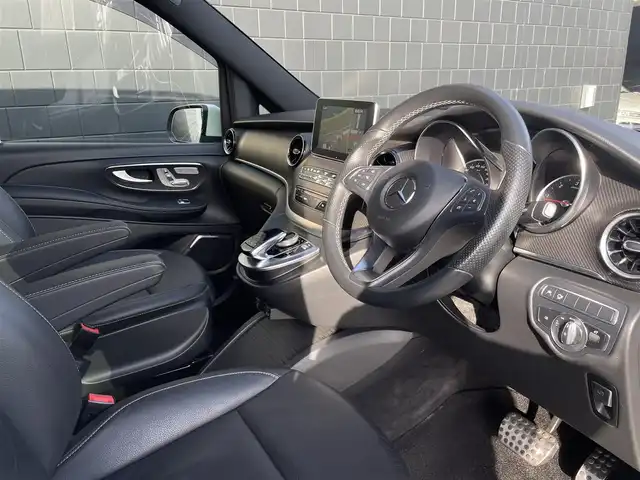 メルセデス・ベンツ Ｖ２２０ d AVG ロング AMGライン 三重県 2020(令2)年 5万km ロッククリスタルホワイト エクスクルーシブシート　/パノラマサンルーフ　/シートベンチ　/シートヒーター　/Ｗエアコン　/オットマン　/純正ナビ　/全方位カメラ　/ＥＴＣ　/両側パワスラ　/ＬＥＤヘッドライト　/黒革シート　/パワーシート　/アンビエント