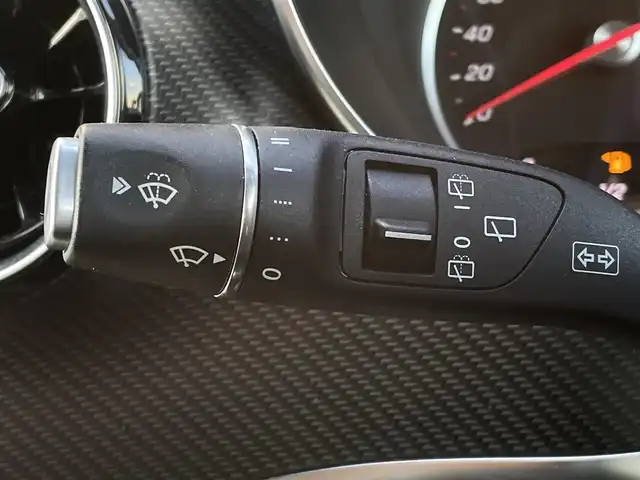 メルセデス・ベンツ Ｖ２２０ d AVG ロング AMGライン 三重県 2020(令2)年 5万km ロッククリスタルホワイト エクスクルーシブシート　/パノラマサンルーフ　/シートベンチ　/シートヒーター　/Ｗエアコン　/オットマン　/純正ナビ　/全方位カメラ　/ＥＴＣ　/両側パワスラ　/ＬＥＤヘッドライト　/黒革シート　/パワーシート　/アンビエント