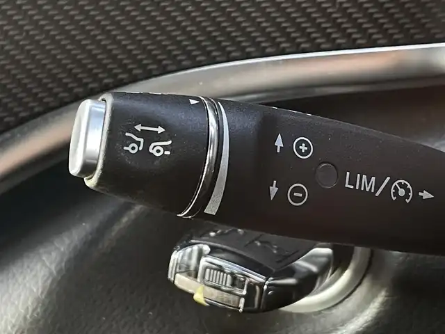 メルセデス・ベンツ Ｖ２２０ d AVG ロング AMGライン 三重県 2020(令2)年 5万km ロッククリスタルホワイト エクスクルーシブシート　/パノラマサンルーフ　/シートベンチ　/シートヒーター　/Ｗエアコン　/オットマン　/純正ナビ　/全方位カメラ　/ＥＴＣ　/両側パワスラ　/ＬＥＤヘッドライト　/黒革シート　/パワーシート　/アンビエント