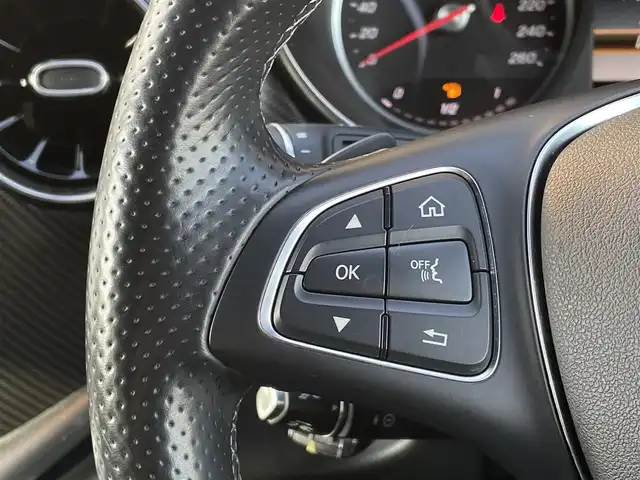 メルセデス・ベンツ Ｖ２２０ d AVG ロング AMGライン 三重県 2020(令2)年 5万km ロッククリスタルホワイト エクスクルーシブシート　/パノラマサンルーフ　/シートベンチ　/シートヒーター　/Ｗエアコン　/オットマン　/純正ナビ　/全方位カメラ　/ＥＴＣ　/両側パワスラ　/ＬＥＤヘッドライト　/黒革シート　/パワーシート　/アンビエント