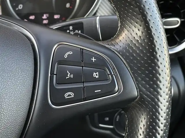 メルセデス・ベンツ Ｖ２２０ d AVG ロング AMGライン 三重県 2020(令2)年 5万km ロッククリスタルホワイト エクスクルーシブシート　/パノラマサンルーフ　/シートベンチ　/シートヒーター　/Ｗエアコン　/オットマン　/純正ナビ　/全方位カメラ　/ＥＴＣ　/両側パワスラ　/ＬＥＤヘッドライト　/黒革シート　/パワーシート　/アンビエント