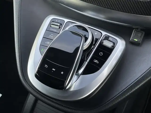 メルセデス・ベンツ Ｖ２２０ d AVG ロング AMGライン 三重県 2020(令2)年 5万km ロッククリスタルホワイト エクスクルーシブシート　/パノラマサンルーフ　/シートベンチ　/シートヒーター　/Ｗエアコン　/オットマン　/純正ナビ　/全方位カメラ　/ＥＴＣ　/両側パワスラ　/ＬＥＤヘッドライト　/黒革シート　/パワーシート　/アンビエント