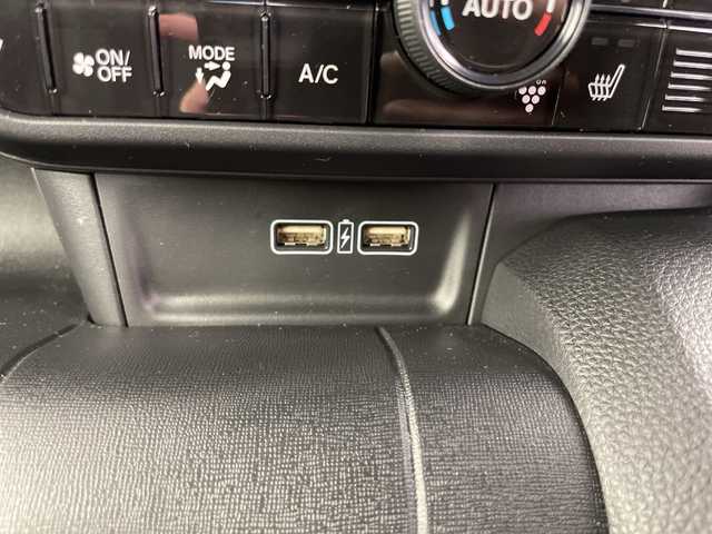 ホンダ Ｎ ＷＧＮ L スタイル+ビター 富山県 2024(令6)年 0.3万km プレミアムサンライトホワイトパール ワンオーナー/社外ナビ【AVIC-RZ812】/（AM/FM/CD/DVD/SD/USB/BT）/フルセグTV/バックカメラ/鉄チン付き夏タイヤ積込/衝突被害軽減ブレーキ/アダプティブクルーズコントロール/レーンキープアシスト/オートマチックハイビーム/LEDヘッドライト/リアパーキングセンサー/ハーフレザーシート/前席シートヒーター/スマートキー×２/プッシュスタート/アイドリングストップ/純正フロアマット/ドアバイザー/取扱説明書/保証書