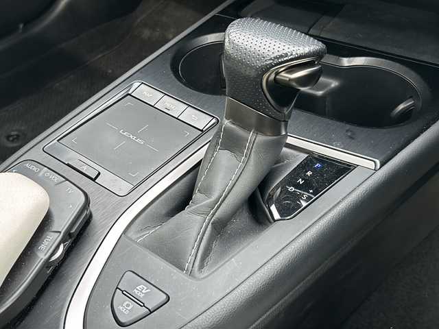 レクサス ＵＸ 250h Fスポーツ 大阪府 2021(令3)年 5.9万km ソニックチタニウム １オーナー　ＴＲＤマフラー＆エアロ　３眼ＬＥＤライト　ナビ　全方位カメラ　サンルーフ　ＰＣＳ　ＢＳＭ　ＨＵＤ　前席シートヒーター＆エアシート　パワーシート　パワーバックドア　前後ドラレコ　ＥＴＣ２．０/ワンオーナー/純正ナビ/全方位カメラ/サンルーフ/ETC2.0/前後ドラレコ/ブラインドスポットモニター/ヘッドアップディスプレイ/レーダークルーズコントロール/TRDフルエアロ/TRDマフラー/D+N席シートヒーター/D+N席エアーシート/ステリングヒーター/D+N席パワーシート/パワーバックドア/パドルシフト/三眼LEDヘッドライト/フォグランプ/衝突被害軽減システム/スマートキー