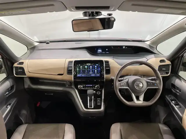 日産 セレナ ハイウェイスター Vセレクション 愛知県 2017(平29)年 4.1万km マルーンレッド 2トーン 純正９インチＳＤナビ　/（FM/AM/SD/Bluetooth/フルセグTV/CD・DVD・ブルーレイ再生）/純正フリップダウンモニター　/ブラウンハーフレザーシート/セーフティパックＢ　/　　-衝突軽減ブレーキ　/　　-車線逸脱警報/　　-歩行者検知/　　-アクティブクルーズコントロール（ACC)/　　-アラウンドビューモニター　/プロパイロット　/両側パワースライドドア　/デジタルインナーミラー/ビルトインＥＴＣ　/ドライブレコーダー/LEDヘッドライト/純正16インチアルミホイール
