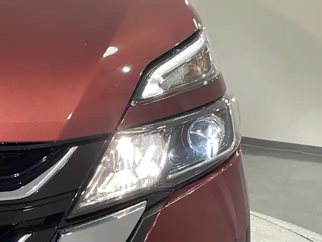 日産 セレナ ハイウェイスター Vセレクション 愛知県 2017(平29)年 4.1万km マルーンレッド 2トーン 純正９インチＳＤナビ　/（FM/AM/SD/Bluetooth/フルセグTV/CD・DVD・ブルーレイ再生）/純正フリップダウンモニター　/ブラウンハーフレザーシート/セーフティパックＢ　/　　-衝突軽減ブレーキ　/　　-車線逸脱警報/　　-歩行者検知/　　-アクティブクルーズコントロール（ACC)/　　-アラウンドビューモニター　/プロパイロット　/両側パワースライドドア　/デジタルインナーミラー/ビルトインＥＴＣ　/ドライブレコーダー/LEDヘッドライト/純正16インチアルミホイール
