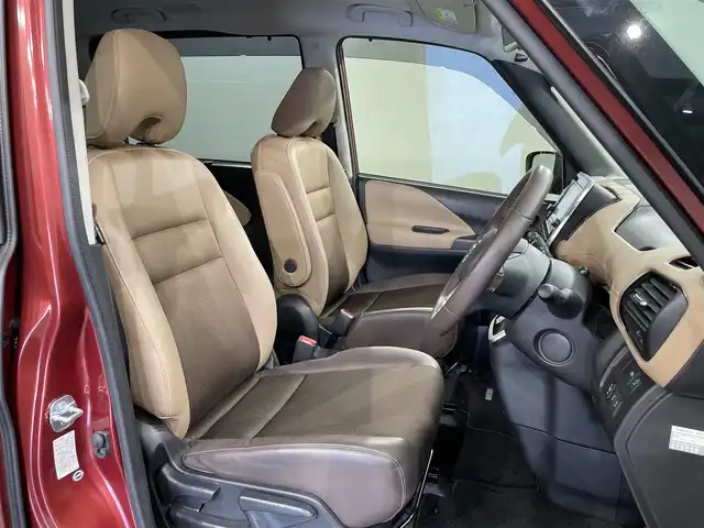 日産 セレナ ハイウェイスター Vセレクション 愛知県 2017(平29)年 4.1万km マルーンレッド 2トーン 純正９インチＳＤナビ　/（FM/AM/SD/Bluetooth/フルセグTV/CD・DVD・ブルーレイ再生）/純正フリップダウンモニター　/ブラウンハーフレザーシート/セーフティパックＢ　/　　-衝突軽減ブレーキ　/　　-車線逸脱警報/　　-歩行者検知/　　-アクティブクルーズコントロール（ACC)/　　-アラウンドビューモニター　/プロパイロット　/両側パワースライドドア　/デジタルインナーミラー/ビルトインＥＴＣ　/ドライブレコーダー/LEDヘッドライト/純正16インチアルミホイール