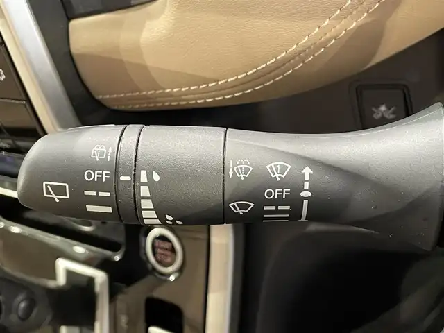 日産 セレナ ハイウェイスター Vセレクション 愛知県 2017(平29)年 4.1万km マルーンレッド 2トーン 純正９インチＳＤナビ　/（FM/AM/SD/Bluetooth/フルセグTV/CD・DVD・ブルーレイ再生）/純正フリップダウンモニター　/ブラウンハーフレザーシート/セーフティパックＢ　/　　-衝突軽減ブレーキ　/　　-車線逸脱警報/　　-歩行者検知/　　-アクティブクルーズコントロール（ACC)/　　-アラウンドビューモニター　/プロパイロット　/両側パワースライドドア　/デジタルインナーミラー/ビルトインＥＴＣ　/ドライブレコーダー/LEDヘッドライト/純正16インチアルミホイール