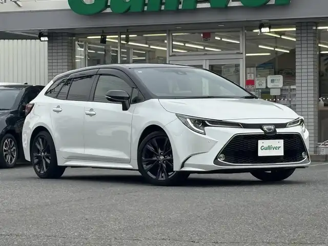 トヨタ カローラツーリング ハイブリッド ダブルバイビー 愛知県 2021(令3)年 1.3万km ブラックマイカ/プラチナホワイトパールマイカ /禁煙//ワンオーナー//純正17AW//純正ナビ機能付きディスプレイオーディオ//BT/フルセグ/Miracast//バックカメラ//ビルトインETC//前後ドライブレコーダー//ハーフレザーシート//LTA/ACC/PCS/BSM//RCTA/PKSB/RSA//前後クリアランスソナー//横滑り防止装置//盗難防止装置//電子制御パーキングブレーキ//ブレーキホールド//本革巻きステアリング//ステアリングスイッチ//LEDオートライト//オートマチックハイビーム//フォグランプ//純正フロアマット//純正ドアバイザー//新車時保証書//取扱説明書//ナビ取扱説明書//ディーラー記録簿　R4.5 R4.11 R5.11 R6.10//スペアスマートキー