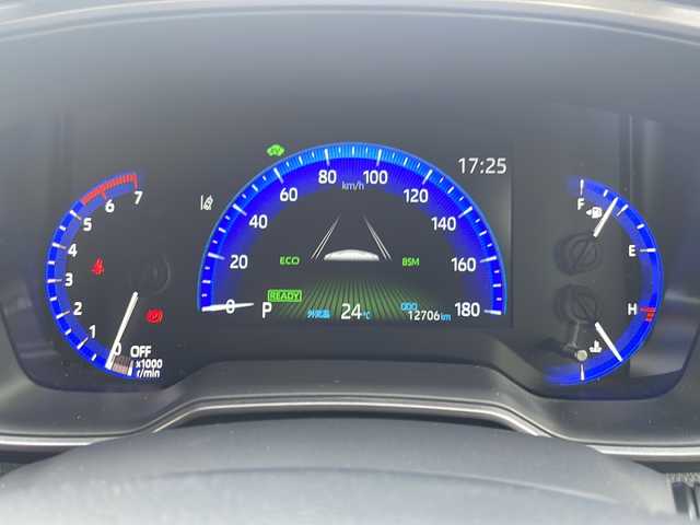 トヨタ カローラツーリング ハイブリッド ダブルバイビー 愛知県 2021(令3)年 1.3万km ブラックマイカ/プラチナホワイトパールマイカ /禁煙//ワンオーナー//純正17AW//純正ナビ機能付きディスプレイオーディオ//BT/フルセグ/Miracast//バックカメラ//ビルトインETC//前後ドライブレコーダー//ハーフレザーシート//LTA/ACC/PCS/BSM//RCTA/PKSB/RSA//前後クリアランスソナー//横滑り防止装置//盗難防止装置//電子制御パーキングブレーキ//ブレーキホールド//本革巻きステアリング//ステアリングスイッチ//LEDオートライト//オートマチックハイビーム//フォグランプ//純正フロアマット//純正ドアバイザー//新車時保証書//取扱説明書//ナビ取扱説明書//ディーラー記録簿　R4.5 R4.11 R5.11 R6.10//スペアスマートキー