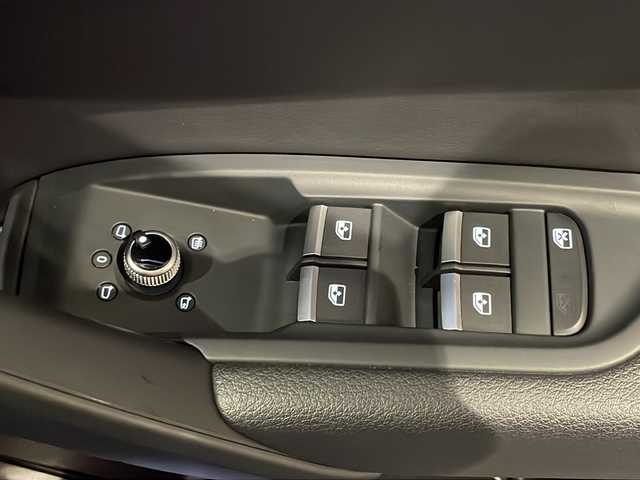 アウディ Ｑ５ 2．0TFSIクワトロ スポーツ 新潟県 2018(平30)年 3.8万km ミトスブラックメタリック オプション/Sラインパッケージ/アシスタンスパッケージ/マトリクスLEDヘッドライトパッケージ/主要装備/純正ナビ/(CD/DVD/Bluetooth/USB/フルセグTV)/360°ビューカメラ/ETC/ドライブレコーダー/ハーフレザーシート/シートヒーター/パワーバックドア/純正19インチアルミホイール/ドアバイザー