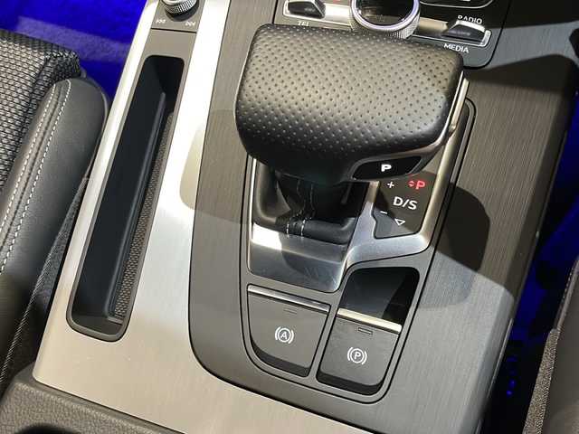 アウディ Ｑ５ 2．0TFSIクワトロ スポーツ 新潟県 2018(平30)年 3.8万km ミトスブラックメタリック オプション/Sラインパッケージ/アシスタンスパッケージ/マトリクスLEDヘッドライトパッケージ/主要装備/純正ナビ/(CD/DVD/Bluetooth/USB/フルセグTV)/360°ビューカメラ/ETC/ドライブレコーダー/ハーフレザーシート/シートヒーター/パワーバックドア/純正19インチアルミホイール/ドアバイザー