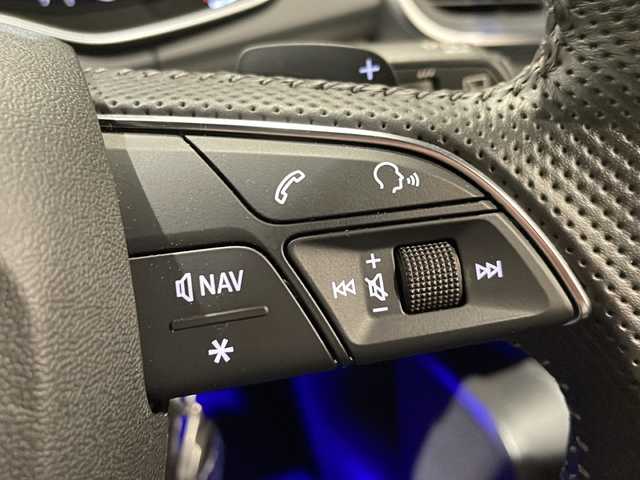 アウディ Ｑ５ 2．0TFSIクワトロ スポーツ 新潟県 2018(平30)年 3.8万km ミトスブラックメタリック オプション/Sラインパッケージ/アシスタンスパッケージ/マトリクスLEDヘッドライトパッケージ/主要装備/純正ナビ/(CD/DVD/Bluetooth/USB/フルセグTV)/360°ビューカメラ/ETC/ドライブレコーダー/ハーフレザーシート/シートヒーター/パワーバックドア/純正19インチアルミホイール/ドアバイザー