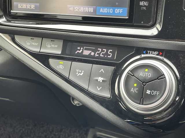 トヨタ アクア S 滋賀県 2017(平29)年 5.9万km ブラックマイカ 禁煙車/純正7インチナビ/・フルセグTV/・Bluetooth/・CD/DVD/・SD/・AM/FM/バックカメラ/ETC/オートエアコン/オートライト/スマートキー/スペアキー/電装格納ミラー/横滑り防止機能/車両接近通報装置