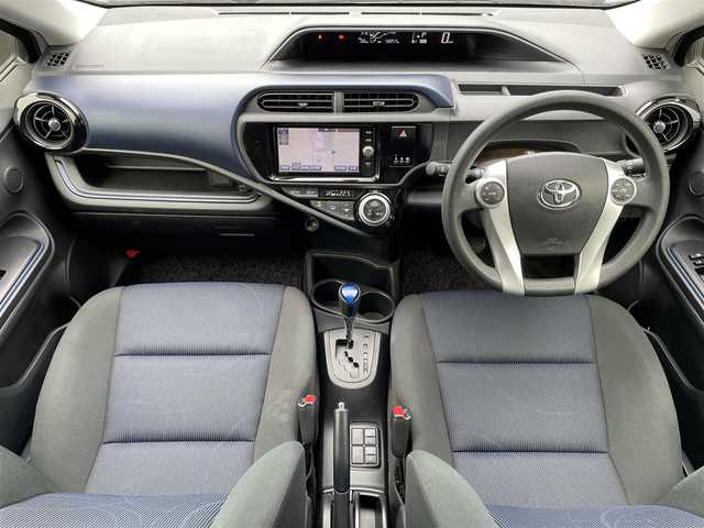 トヨタ アクア S 滋賀県 2017(平29)年 5.9万km ブラックマイカ 禁煙車/純正7インチナビ/・フルセグTV/・Bluetooth/・CD/DVD/・SD/・AM/FM/バックカメラ/ETC/オートエアコン/オートライト/スマートキー/スペアキー/電装格納ミラー/横滑り防止機能/車両接近通報装置