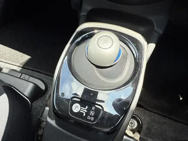 日産 ノート e－パワー B 兵庫県 2019(平31)年 2.7万km ブリリアントシルバー 社外ナビ/オートハイビーム/Pセンサー/エマージェンシーブレーキサポート/車線逸脱警報/オートライト/Bluetoothオーディオ/ドラレコ/プッシュスタート＆スマートキー