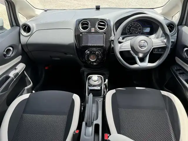 日産 ノート e－パワー B 兵庫県 2019(平31)年 2.7万km ブリリアントシルバー 社外ナビ/オートハイビーム/Pセンサー/エマージェンシーブレーキサポート/車線逸脱警報/オートライト/Bluetoothオーディオ/ドラレコ/プッシュスタート＆スマートキー