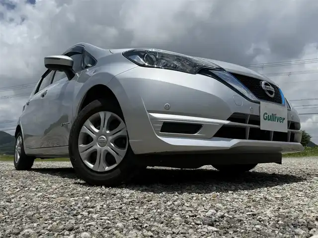日産 ノート e－パワー B 兵庫県 2019(平31)年 2.7万km ブリリアントシルバー 社外ナビ/オートハイビーム/Pセンサー/エマージェンシーブレーキサポート/車線逸脱警報/オートライト/Bluetoothオーディオ/ドラレコ/プッシュスタート＆スマートキー