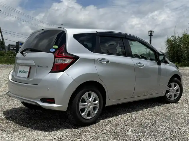 日産 ノート e－パワー B 兵庫県 2019(平31)年 2.7万km ブリリアントシルバー 社外ナビ/オートハイビーム/Pセンサー/エマージェンシーブレーキサポート/車線逸脱警報/オートライト/Bluetoothオーディオ/ドラレコ/プッシュスタート＆スマートキー