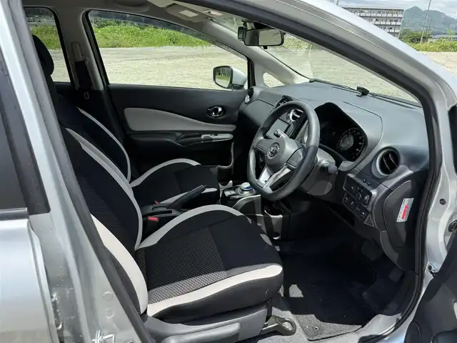 日産 ノート e－パワー B 兵庫県 2019(平31)年 2.7万km ブリリアントシルバー 社外ナビ/オートハイビーム/Pセンサー/エマージェンシーブレーキサポート/車線逸脱警報/オートライト/Bluetoothオーディオ/ドラレコ/プッシュスタート＆スマートキー
