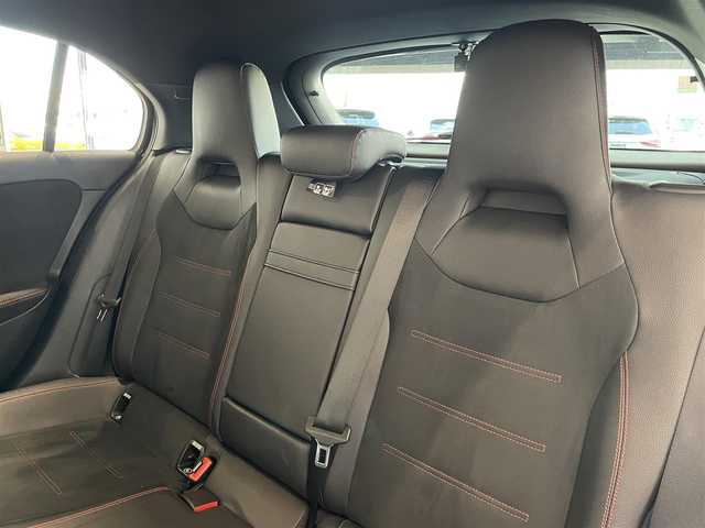 メルセデス・ベンツ Ａ１８０ スタイル AMGライン 愛知県 2018(平30)年 5.3万km コスモスブラック ハーフレザー　/シートヒーター　/フルセグＴＶ　/Ｂｌｕｅｔｏｏｔｈ　/バックカメラ　/ＡＣＣ　/ＬＫＡ　/ＬＤＷ　/ＢＳＭ　/パワーシート　/ドライブレコーダー　/ＥＴＣ２．０　/ＬＥＤヘッドライト　/ワイヤレスチャージ/プッシュスタート/アイドリングストップ/ウィンカーミラー