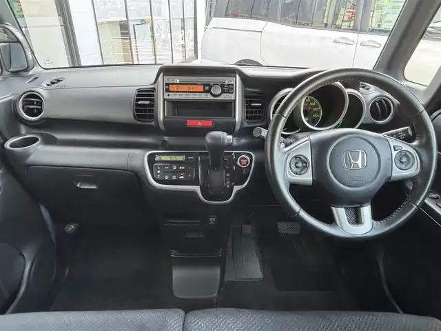 ホンダ Ｎ ＢＯＸ G ターボパッケージ 宮城県 2013(平25)年 5.3万km プレミアムホワイトパール 登録時走行距離５２３６０ｋｍ/両側パワースライドドア/クルーズコントロール/オートライト/横滑り防止機能/ECON/ベンチシート/ステアリングスイッチ/エンジンスタートボタン/スマートキー/スペアキー/CD/AM/FM/ウインカーミラー/ドアバイザー